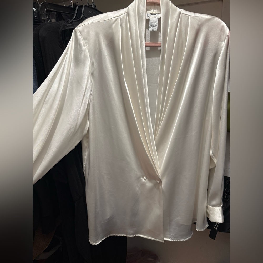 Luxurious Cream Satin Blouse - Picture 3 of 6